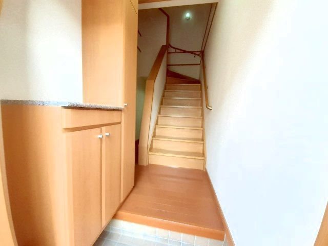 玄関　※別号室の写真です。