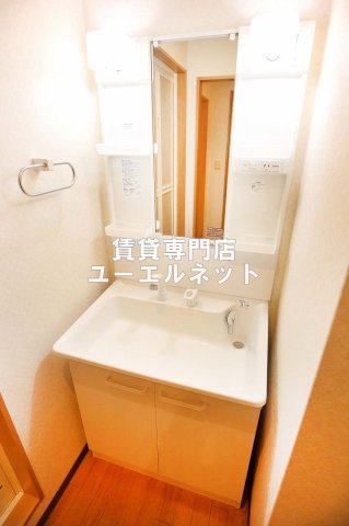 洗面設備　清潔感ある独立洗面台で毎日気持ちよく♪