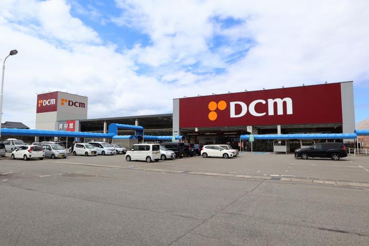ホームセンター　DCM 野々市店（ホームセンター）まで261m