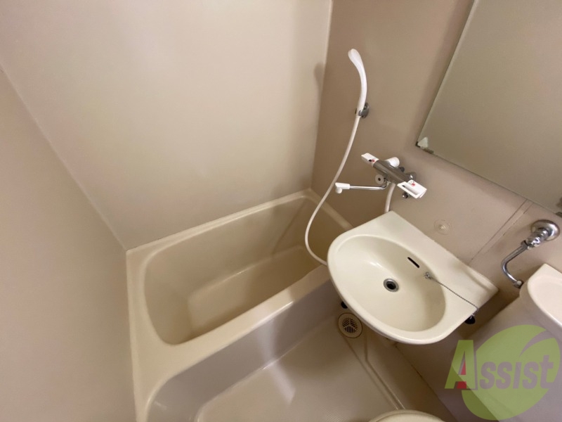 バス・シャワールーム　お風呂になります。一日の疲れを癒してくださいね。