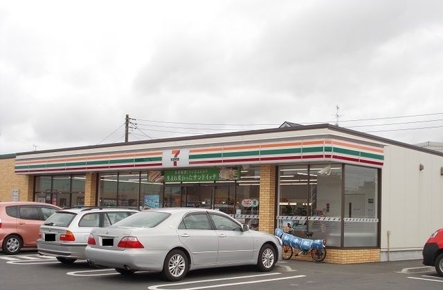 コンビニ　セブンイレブン富里葉山店（コンビニ）まで500m