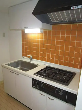 キッチン　別部屋の画像を使用しております。