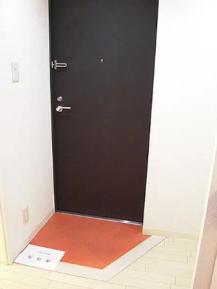 玄関　別部屋の画像を使用しております。