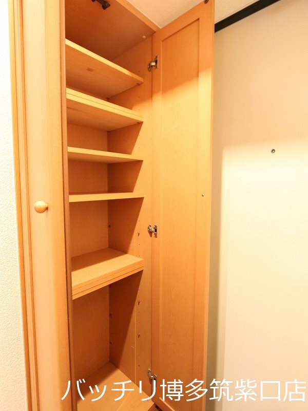 玄関　写真は別号室イメージの為、現状を優先致します