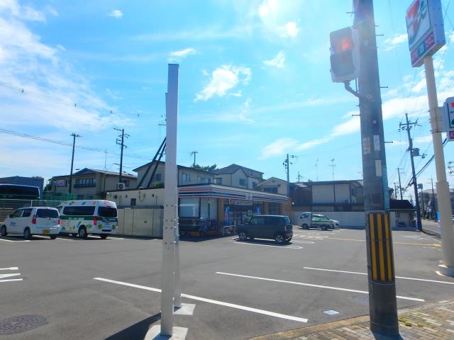 コンビニ　セブンイレブン（コンビニ）まで1072m