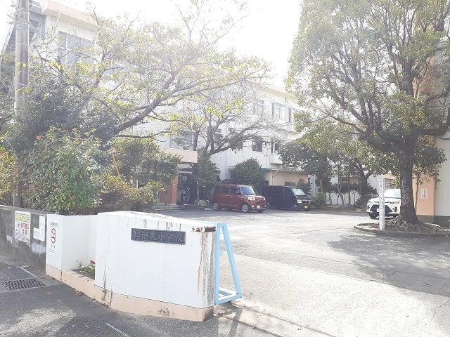 小学校　宮崎市立潮見小学校（小学校）まで160m