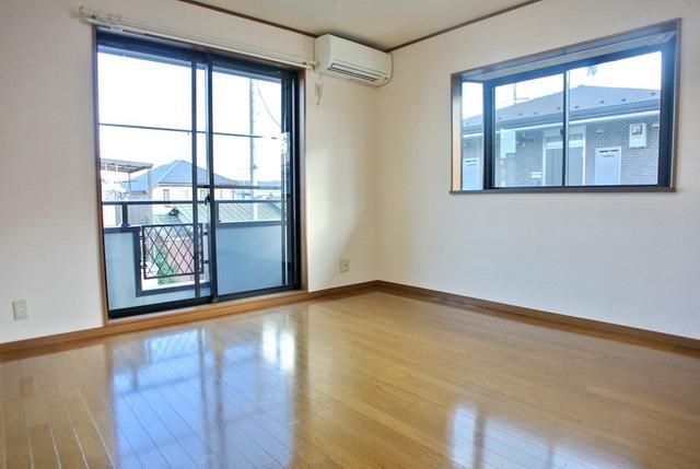 居室・リビング　☆二面採光の明るいお部屋☆