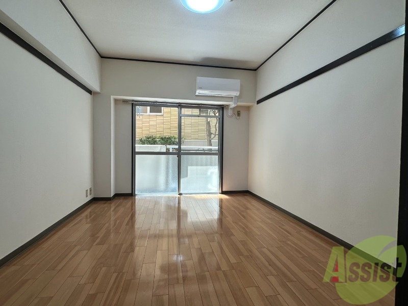 居室・リビング　リビングは７帖、一人暮らしにはちょうどいいですね