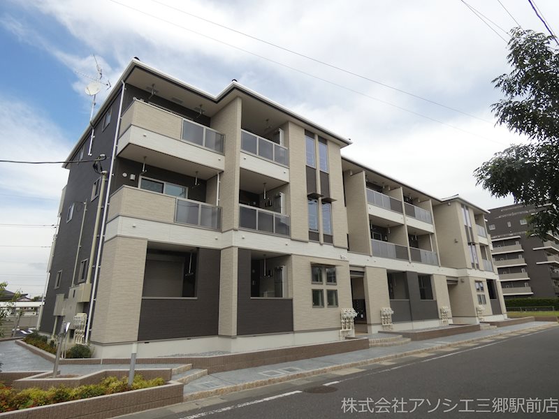 建物外観　モナコIIのご紹介は住まいの窓口アソシエ三郷駅前店へ