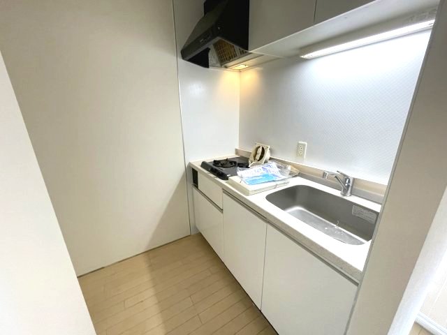 キッチン　イメージとして同建物他部屋を表示しています