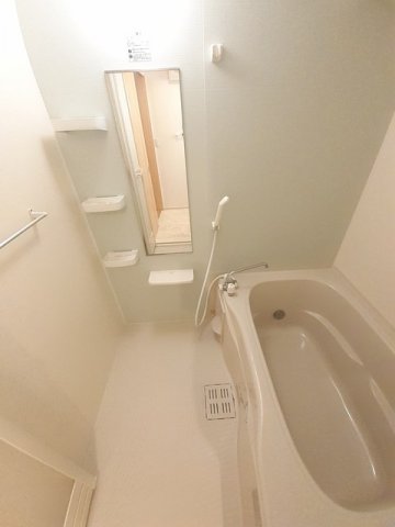 バス・シャワールーム　落ち着いた空間のお風呂です