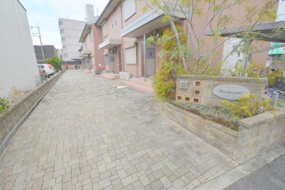 エントランス　綺麗なエントランスです。