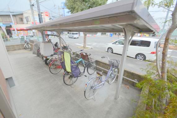 駐車場　敷地内には入居者専用の駐輪スペースもあります。