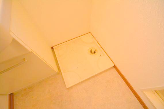 その他設備　嬉しい室内洗濯機置場。これで洗濯機も長持ちしますね。