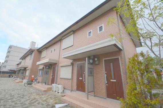 建物外観　存在感のある外観は落ちついた色合いで、堂々としていますね。