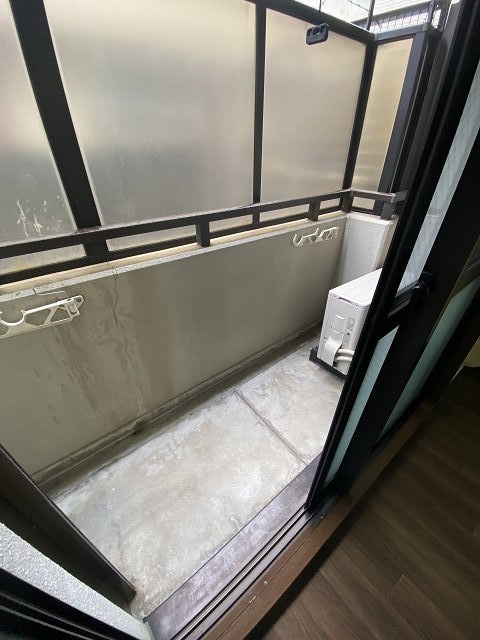 バルコニー　バルコニーからの眺めを楽しみながら食事をしませんか