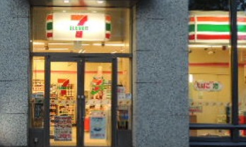 コンビニ　セブンイレブン（コンビニ）まで125m