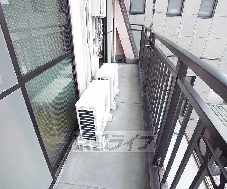 バルコニー　長いバルコニーです