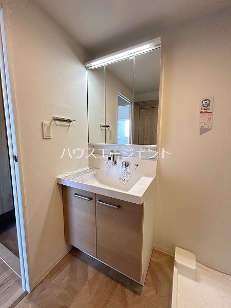 洗面設備　大きな独立洗面台が嬉しいです※参考画像