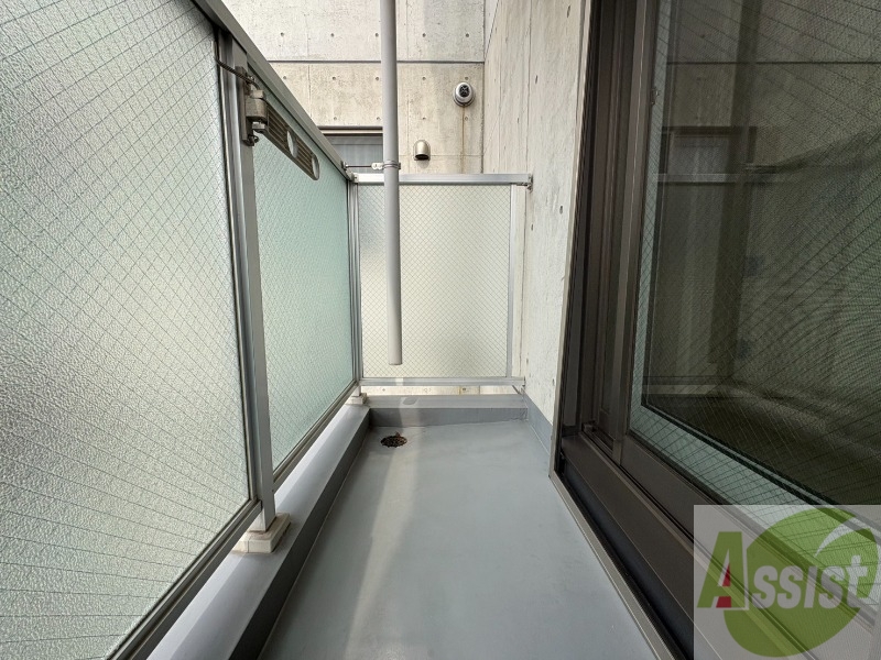 バルコニー　バルコニーは幅があり、広い印象を受けました。