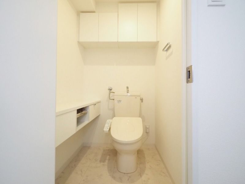 トイレ　同じ物件の他の号室のお写真です