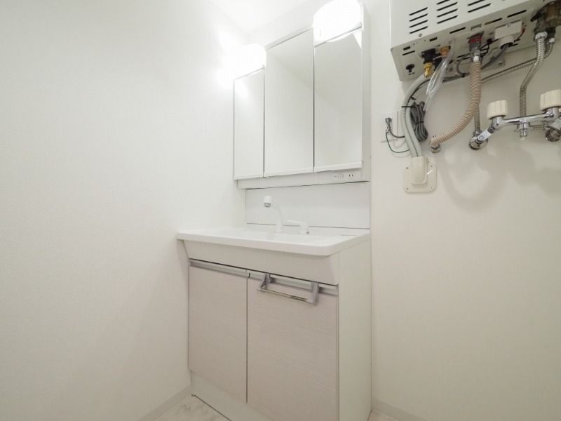 洗面設備　同じ物件の他の号室のお写真です