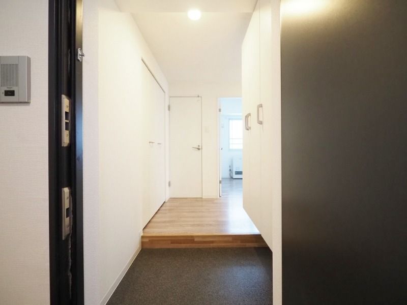 玄関　同じ物件の他の号室のお写真です