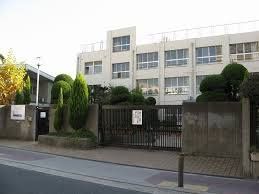 中学校　大阪市立鯰江中学校（中学校）まで390m