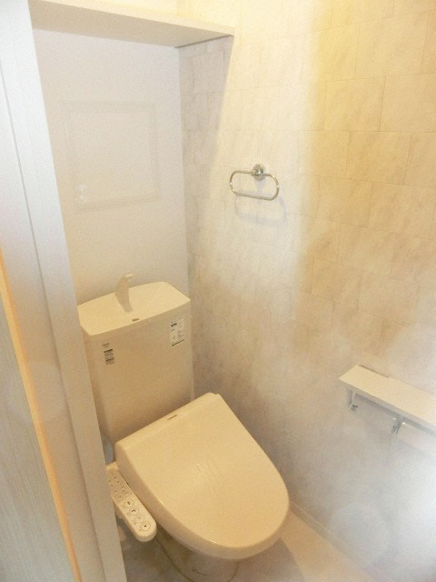 洗面設備　朝の支度に便利な独立洗面化粧台です♪