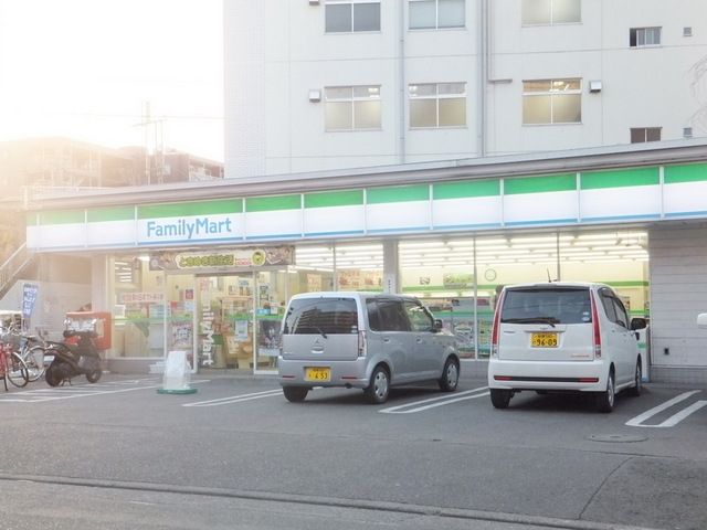 コンビニ　ファミリーマート（コンビニ）まで168m