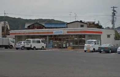 コンビニ　ローソン 加茂駅前店（コンビニ）まで486m