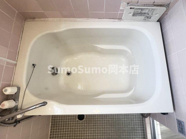 バス・シャワールーム　落ち着いた空間のお風呂です