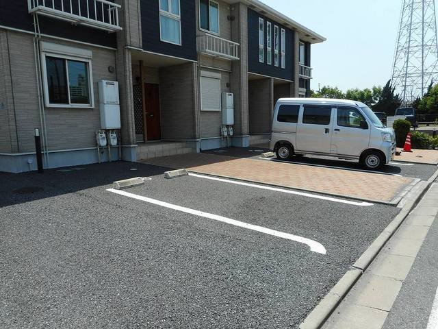 駐車場　駐車場があるので、車を買う予定の方も安心です