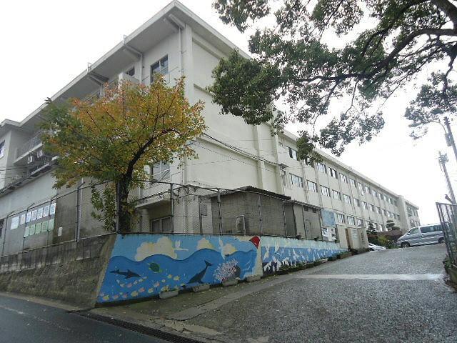 中学校　本城中学校（中学校）まで2000m