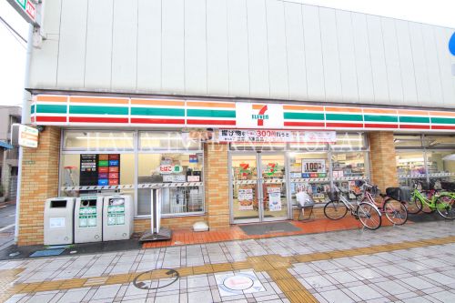 コンビニ　セブンイレブン足立梅島駅北店（コンビニ）まで297m
