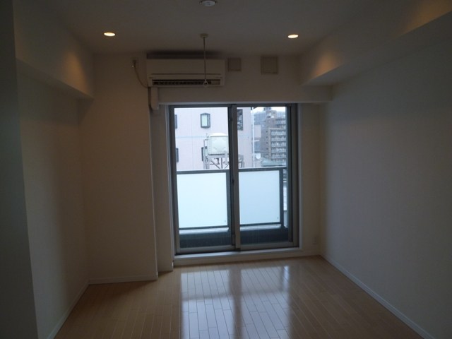 居室・リビング　反転間取参照。現況優先