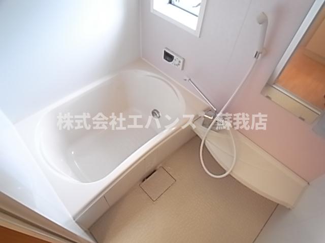 バス・シャワールーム　コンパクトで使いやすいお風呂です