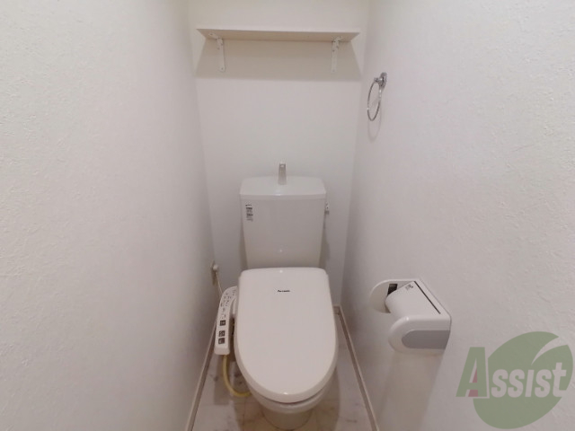 トイレ　トイレには嬉しいウォシュレット機能がついていますよ～