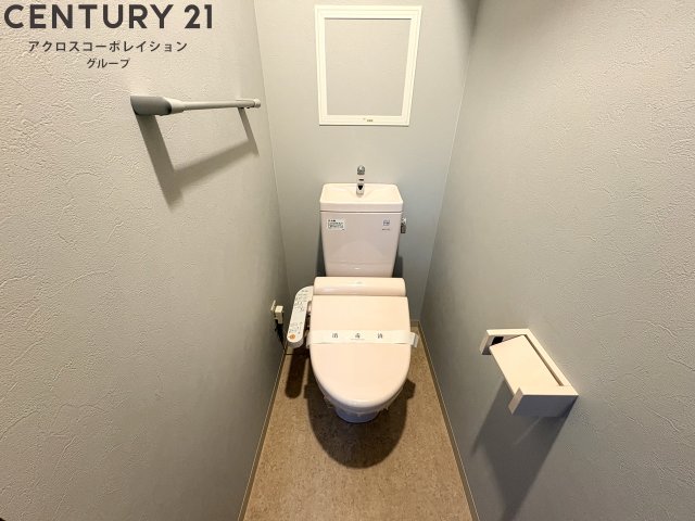 トイレ　温水洗浄便座機能付きのトイレです♪