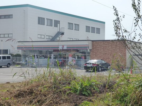 コンビニ　セブン－イレブン　泗水富の原店（コンビニ）まで400m