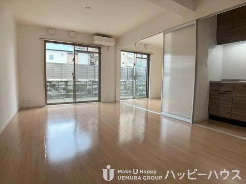 居室・リビング　同物件の反転タイプのお部屋のお写真です。現況優先でお願いしま