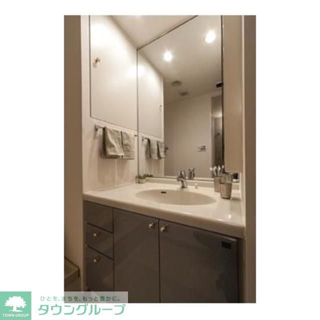 洗面設備　※写真は同タイプ住戸です。
