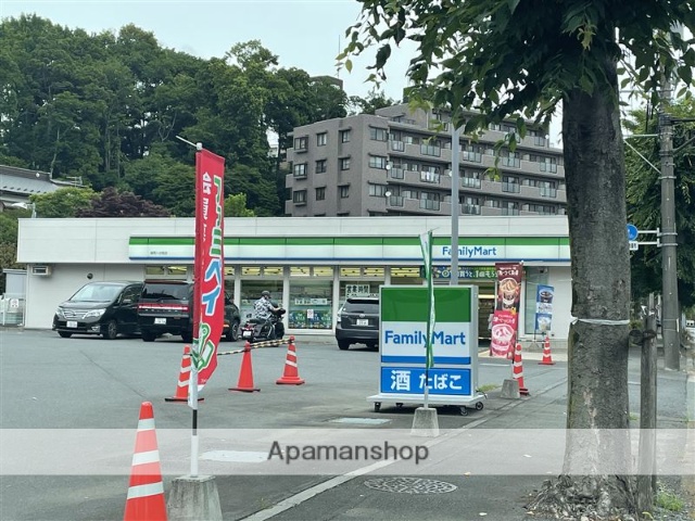 コンビニ　ファミリーマート（コンビニ）まで649m
