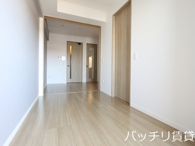 居室・リビング　別号室タイプの為、現状を優先いたします