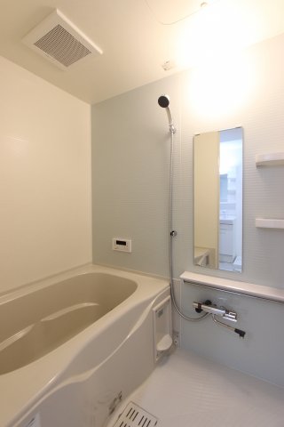 バス・シャワールーム　他の部屋の参考画像です。一部配色が異なります。
