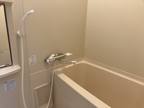 バス・シャワールーム　※写真は同じマンションの違う部屋のものになります。