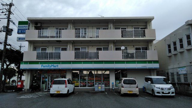 コンビニ　ファミリーマート北谷桃原店（コンビニ）まで1282m