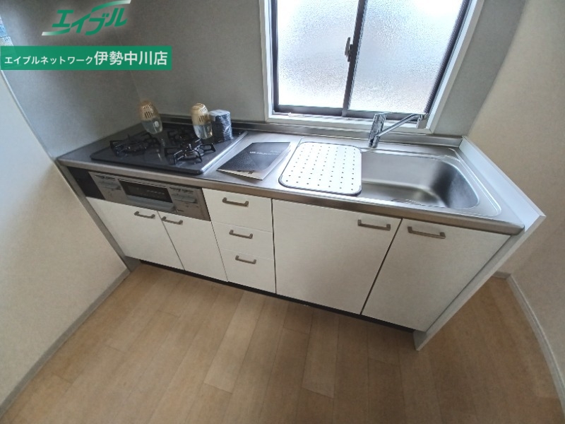 キッチン　同型タイプのお写真となります。