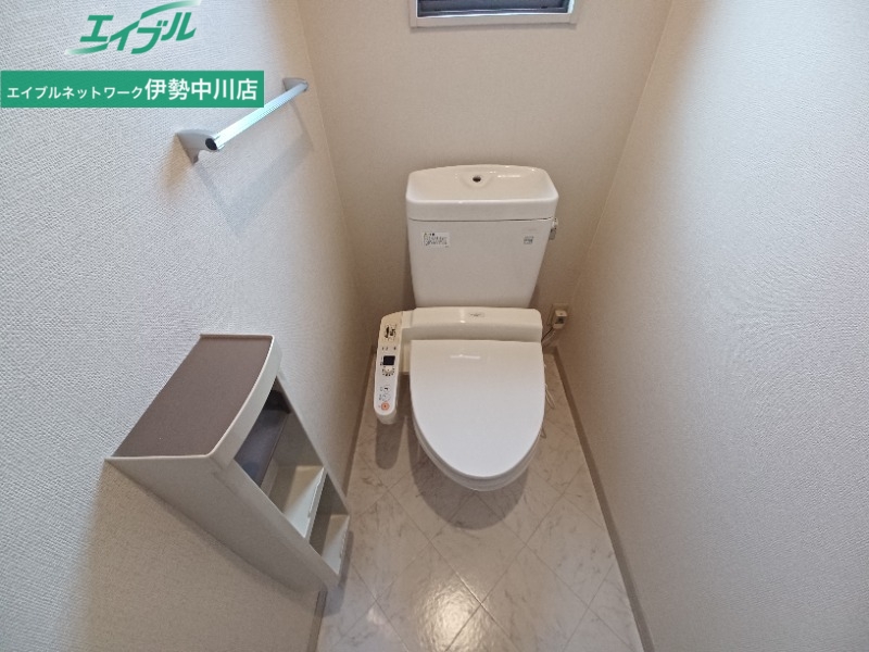 トイレ　同型タイプのお写真となります。