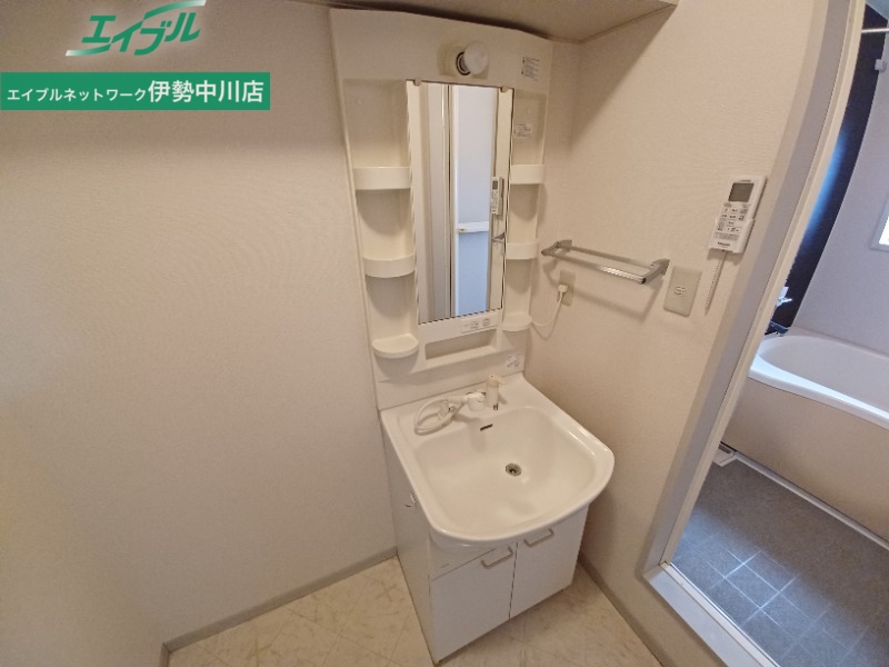 洗面設備　同型タイプのお写真となります。